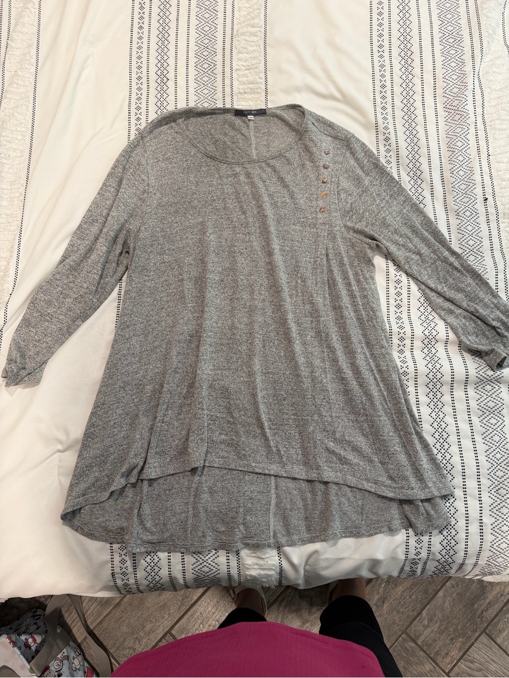 Gray Women’s Button-Accent 3/4 Sleeve Tunic Top